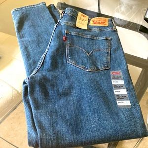Levi’s high rise skinny jeans never worn